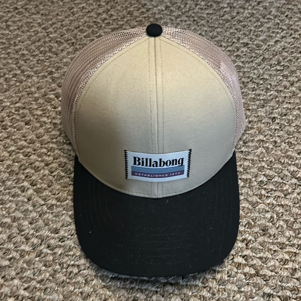 BRAND NEW Only Worn a Few Times Billabong Hat